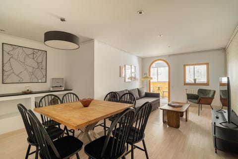 Living room, Dining area