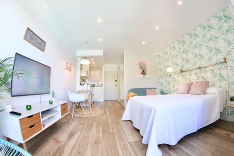 Bed, Living room, Bedroom
