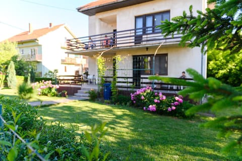 Property building, Spring, Day, Garden, Garden view