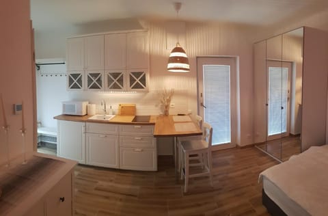 Coffee/tea facilities, Photo of the whole room, Dining area
