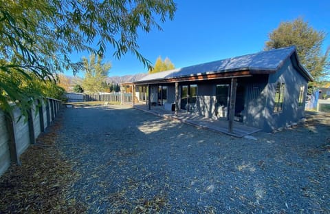 Facade/entrance, Mountain view