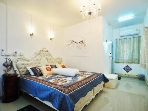 Bed, Photo of the whole room, Bedroom, towels, air conditioner