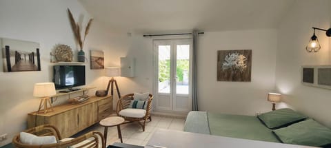 Property building, Nearby landmark, BBQ facilities, Children play ground, Garden view, Landmark view, Mountain view, Pool view, River view, Sunrise, cot, dishwasher, fireplace, washing machine