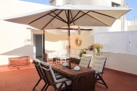 Balcony/Terrace, Balcony/Terrace, Living room, Seating area, Dining area