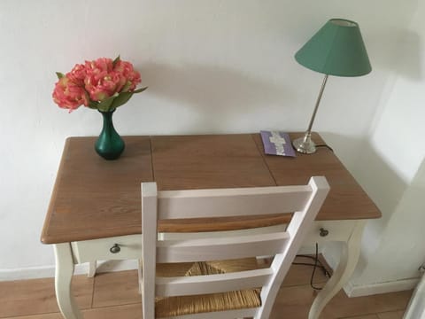 Seating area, Bedroom