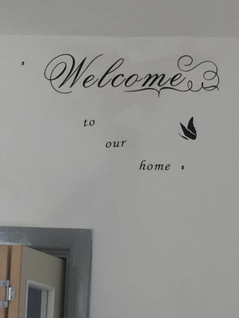 Dane Guest House Free Parking Fast WiFi Modern Living Apartment in Burnley