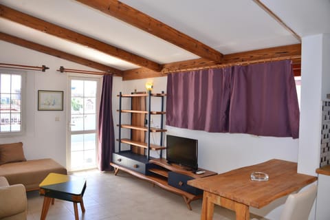 Communal lounge/ TV room, TV and multimedia, Living room, Seating area