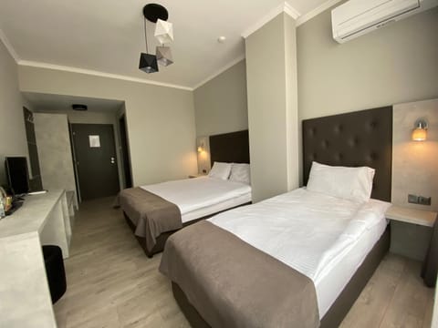 Bed, Photo of the whole room, Bedroom, air conditioner