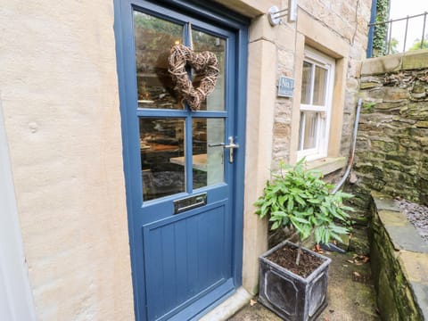 1 Oakleys House in Holmfirth