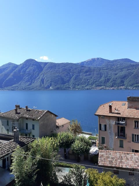 Balcony/Terrace, Lake view, Mountain view