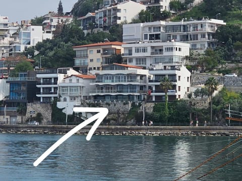 Waterfront Glass Flat Apartment in Kusadasi