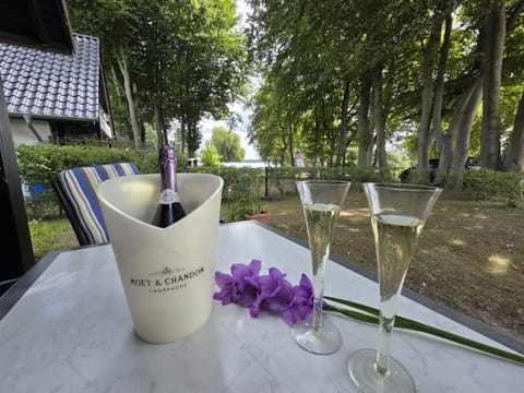 Garden, Balcony/Terrace, Beach, Garden view, Lake view, Location