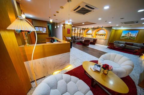 Communal lounge/ TV room, TV and multimedia, Living room, Seating area, Evening entertainment