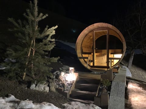 chalet coup de coeur+véhicule 4*4 ; 9 places à dispo House in La Clusaz