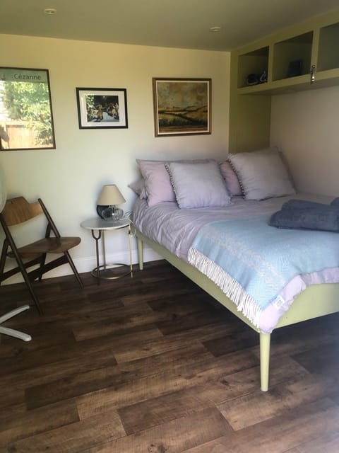 Pretty self-contained garden room House in Sheringham