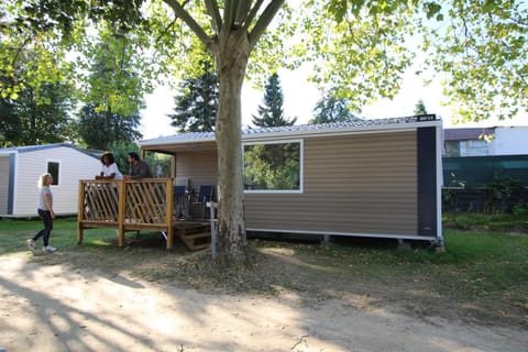 Facade/entrance, Garden