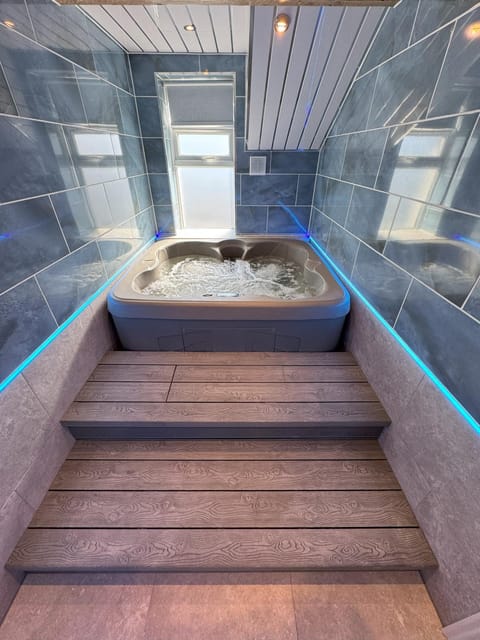 Hot Tub, Hot Tub, Spa and wellness centre/facilities