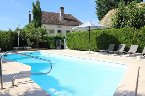 Property building, Swimming pool, Swimming pool, sunbed
