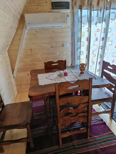 Living room, Seating area, air conditioner