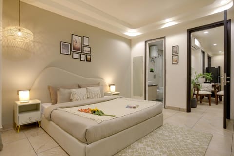 Bed, Photo of the whole room, Decorative detail, Bedroom, air conditioner