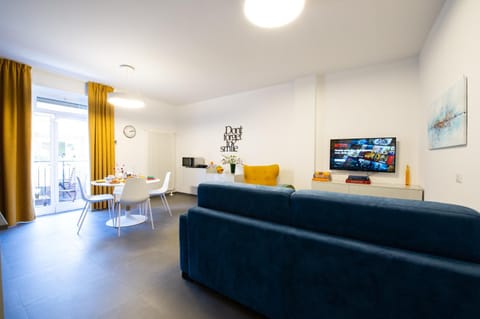 TV and multimedia, Balcony/Terrace, Kitchen or kitchenette, Living room, Seating area, Dining area