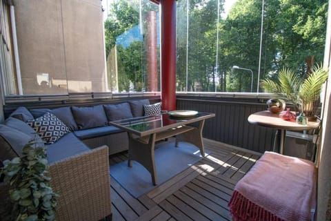 Balcony/Terrace, Street view