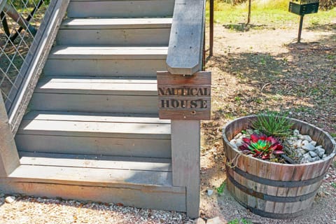 Arbor House of Dripping Springs - Nautical House House in Rio Grande