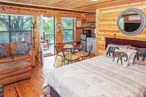 Arbor House of Dripping Springs - Safari House House in Rio Grande