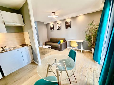 Le Genev Altitude - Studio Lumineux - Vue Montagne Apartment in Canton of Geneva