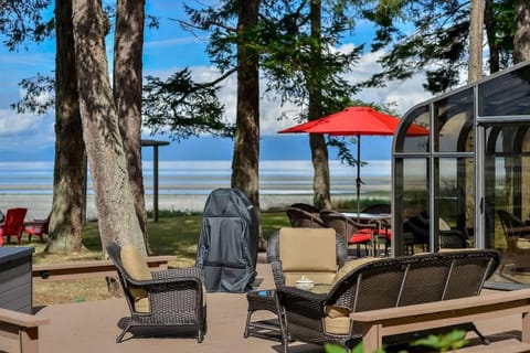 Kye Bay Beach House by EMR Vacation Rentals House in Comox