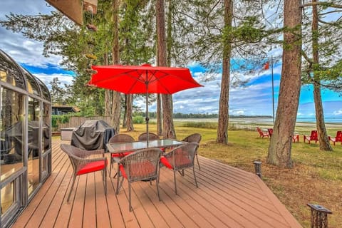 Kye Bay Beach House by EMR Vacation Rentals House in Comox