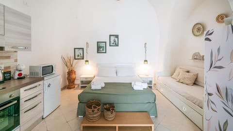 Bed, Kitchen or kitchenette, Living room, Photo of the whole room