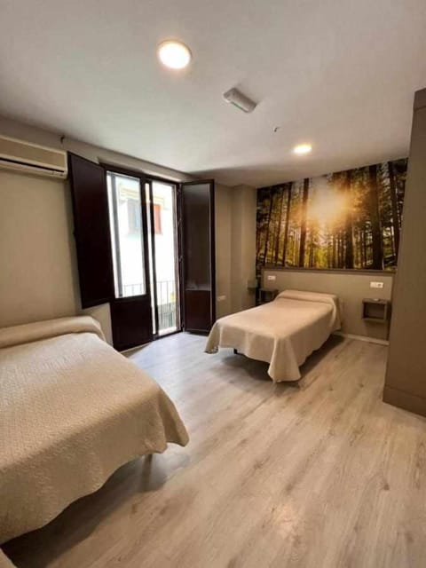 Bed, Photo of the whole room, Bedroom, Family, locker