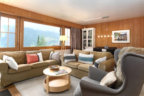 Living room, Seating area