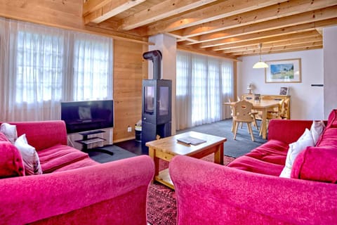 TV and multimedia, Living room, Seating area, fireplace