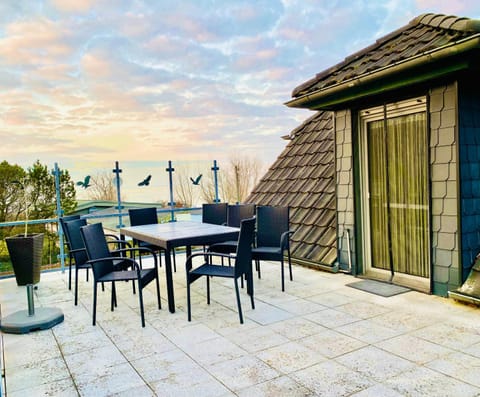 Summer, View (from property/room), Balcony/Terrace, Seating area, Dining area, Sea view, Sunrise, Sunset, internet