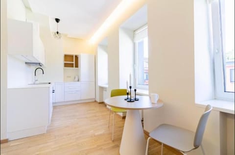 Kitchen or kitchenette, Dining area, pet friendly