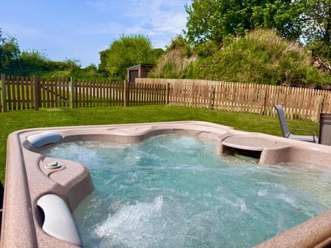 Natural landscape, Garden, Hot Tub, View (from property/room)