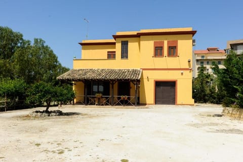 Facade/entrance, Facade/entrance
