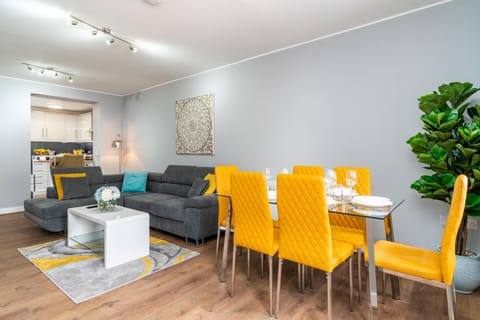 Seating area, Dining area