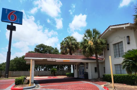 Property building, Facade/entrance, Day, Property logo or sign