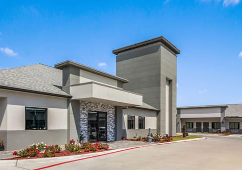 Property building, Facade/entrance, On site