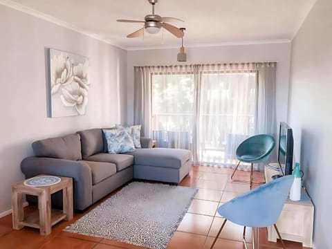 Patio, Communal lounge/ TV room, TV and multimedia, Garden view, internet