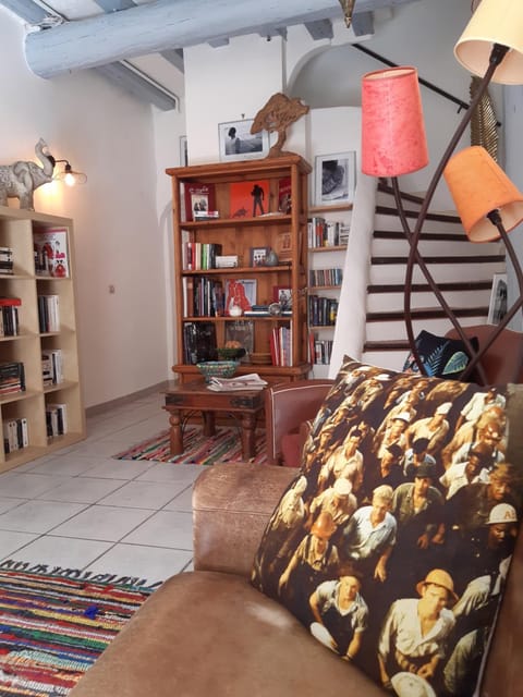 MAISON DE CHARME AVEC COUR, proche rue des Teinturiers Villa in Avignon