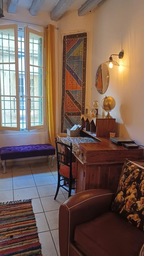 MAISON DE CHARME AVEC COUR, proche rue des Teinturiers Villa in Avignon