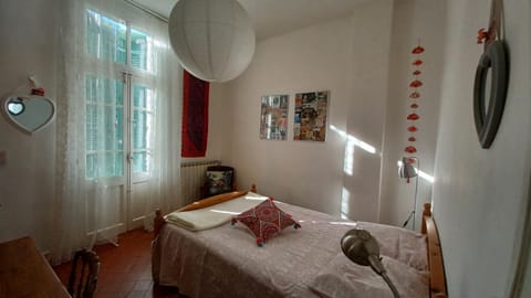 MAISON DE CHARME AVEC COUR, proche rue des Teinturiers Villa in Avignon