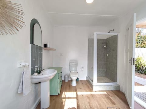 The Sanctuary Nook - 7 min walk to beach Apartment in Plettenberg Bay