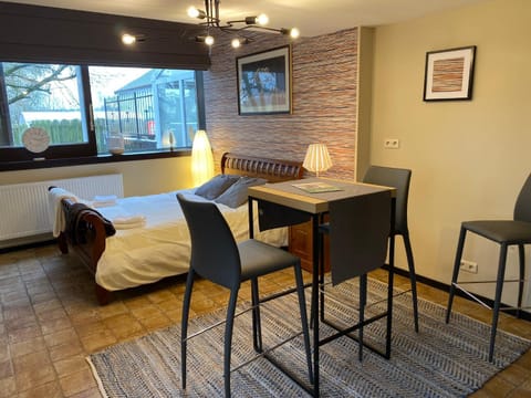 Photo of the whole room, Dining area