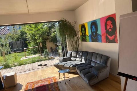 Day, Living room