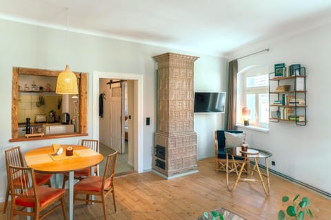 Living room, Decorative detail, Seating area, oven
